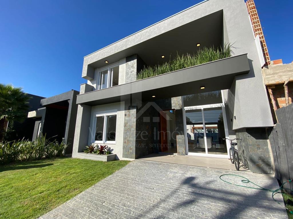 Casa em Condominio 4 dormitorios