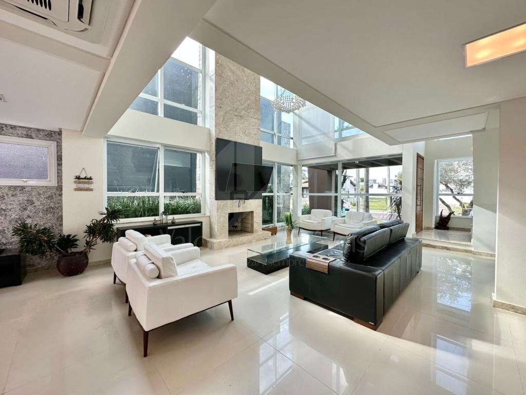 Casa em Condominio 5 dormitorios