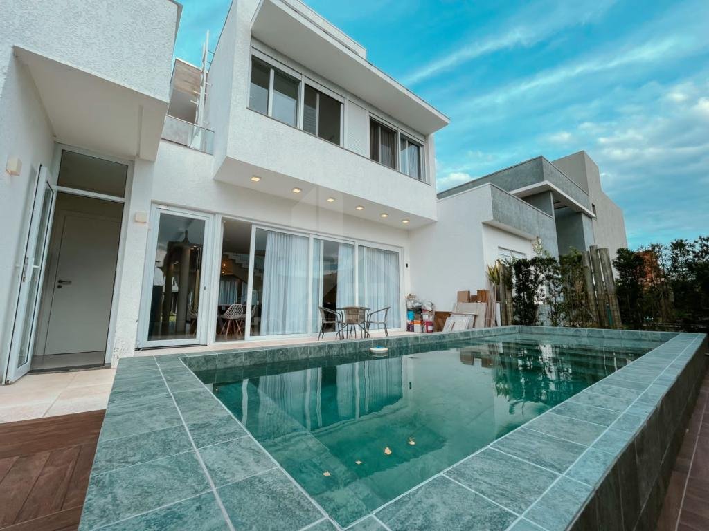 Casa em Condominio 4 dormitorios