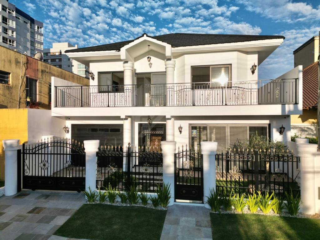 Sobrado 5 Dormitórios